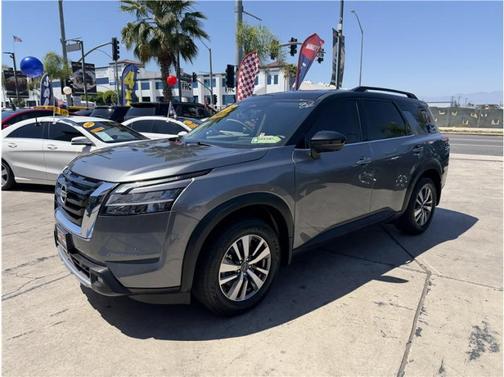 Gray 2022 Nissan Pathfinder SL 2WD