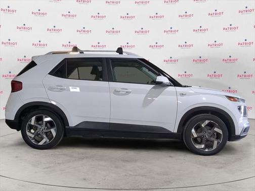 2022 Hyundai VENUE SEL