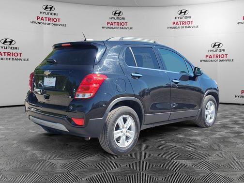 Mosaic Black Metallic 2020 Chevrolet Trax LT