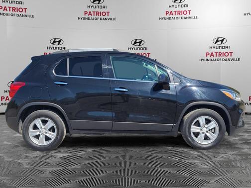 Mosaic Black Metallic 2020 Chevrolet Trax LT