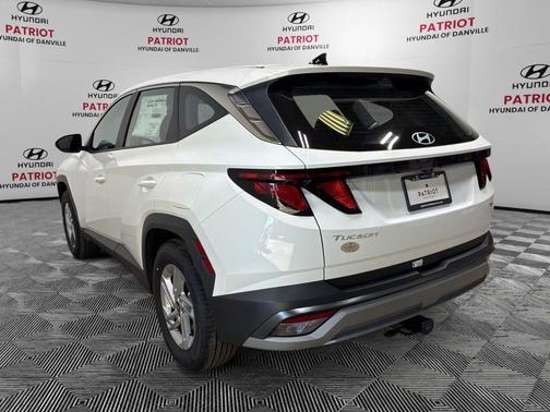 White Pearl 2026 Hyundai TUCSON SE