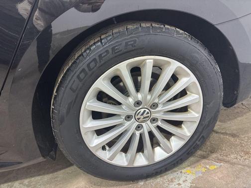 2016 Volkswagen Passat 1.8T SE w/Technology