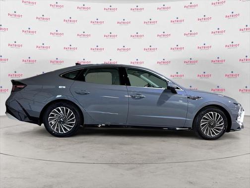 2025 Hyundai SONATA Hybrid Limited
