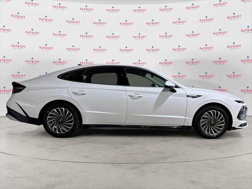 2025 Hyundai SONATA Hybrid SE