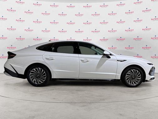 2025 Hyundai SONATA Hybrid SE