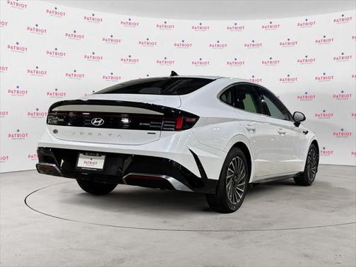 2025 Hyundai SONATA Hybrid SE