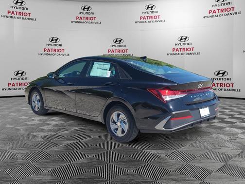 Abyss Black 2026 Hyundai ELANTRA SE