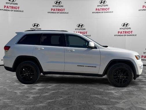 Bright White Clearcoat 2020 Jeep Grand Cherokee Laredo