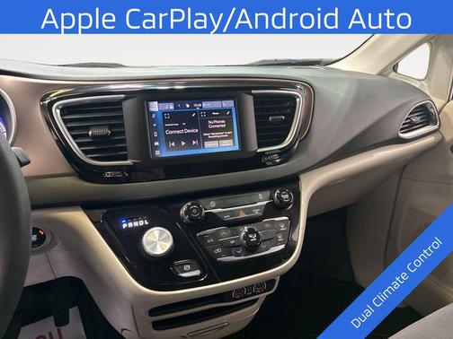 Bright White Clearcoat 2023 Chrysler Voyager LX