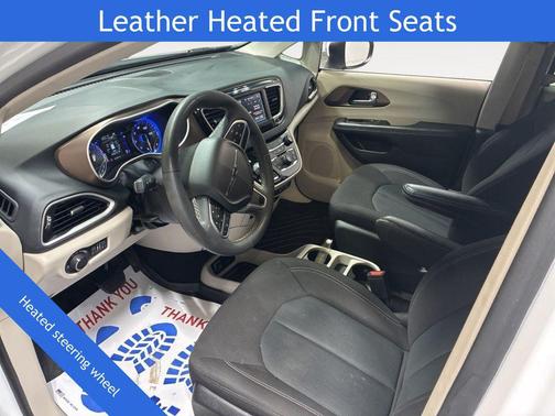 Bright White Clearcoat 2023 Chrysler Voyager LX
