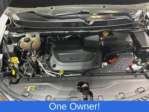 Bright White Clearcoat 2023 Chrysler Voyager LX