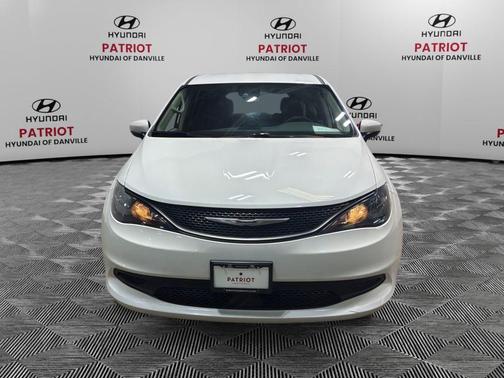 2023 Chrysler Voyager LX