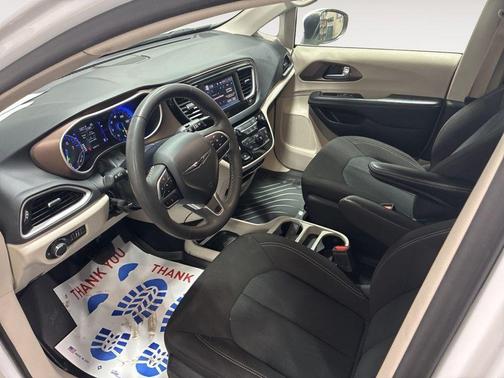 Bright White Clearcoat 2023 Chrysler Voyager LX