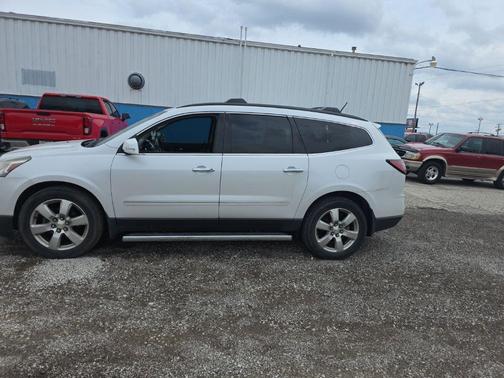 Iridescent Pearl Tricoat 2016 Chevrolet Traverse LTZ