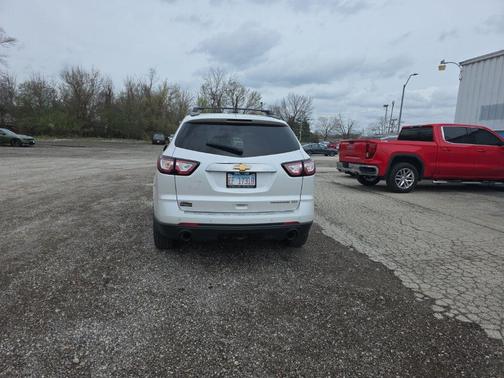 Iridescent Pearl Tricoat 2016 Chevrolet Traverse LTZ