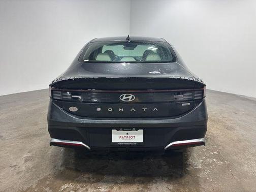 2026 Hyundai SONATA Hybrid Base