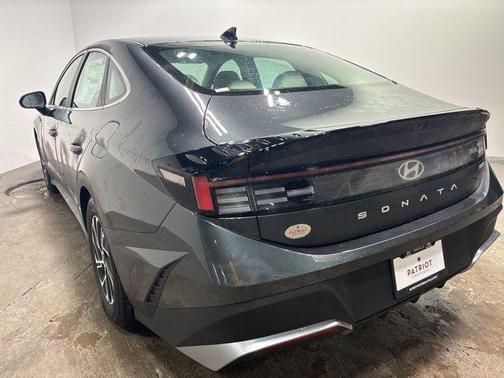 2026 Hyundai SONATA Hybrid Base