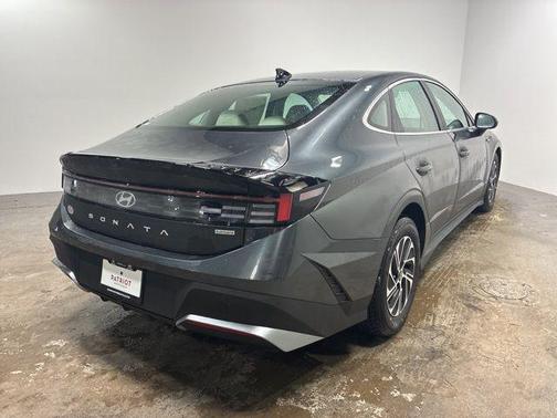 2026 Hyundai SONATA Hybrid Base