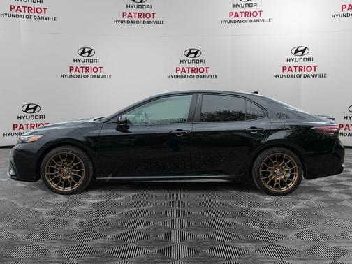 Midnight Black Metallic 2023 Toyota Camry SE