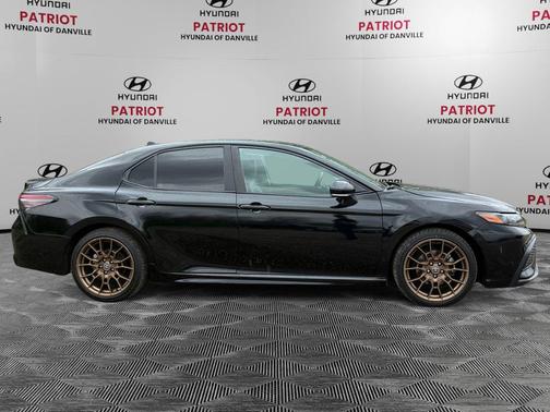 Midnight Black Metallic 2023 Toyota Camry SE