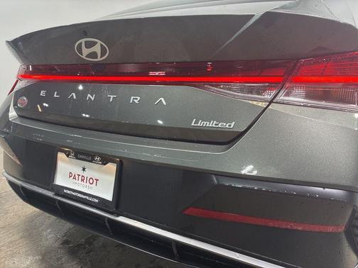 2025 Hyundai ELANTRA Limited