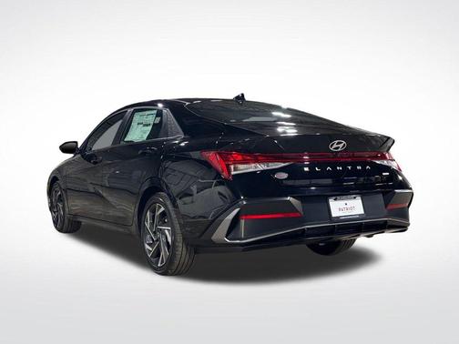 2025 Hyundai ELANTRA HEV Limited