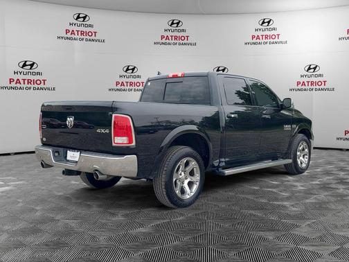 Brilliant Black Crystal Pearlcoat 2016 RAM 1500 Laramie