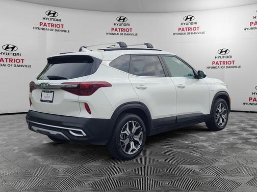 Snow White Pearl 2022 Kia Seltos EX