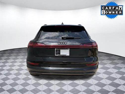 2022 Audi e-tron Premium Plus