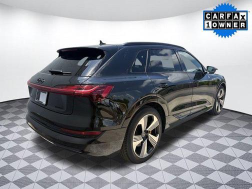 2022 Audi e-tron Premium Plus