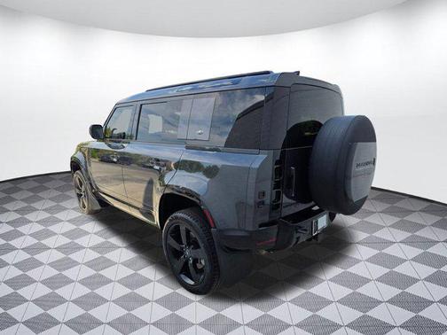 2022 Land Rover Defender 110 X-Dynamic SE