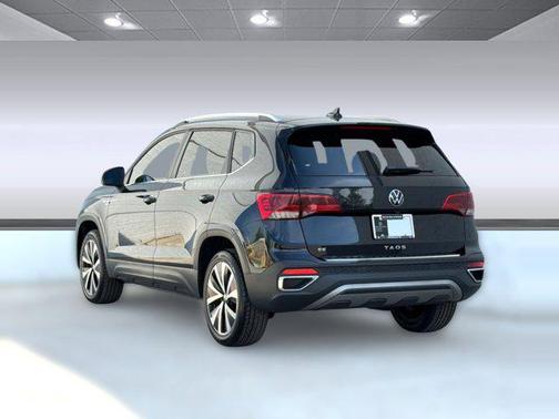 Deep Black Pearl 2023 Volkswagen Taos 1.5T SE