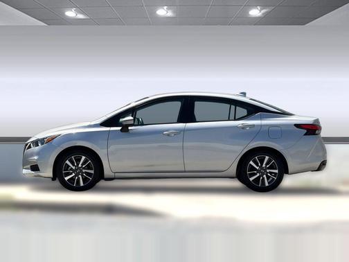 Brilliant Silver Metallic 2021 Nissan Versa 1.6 SV