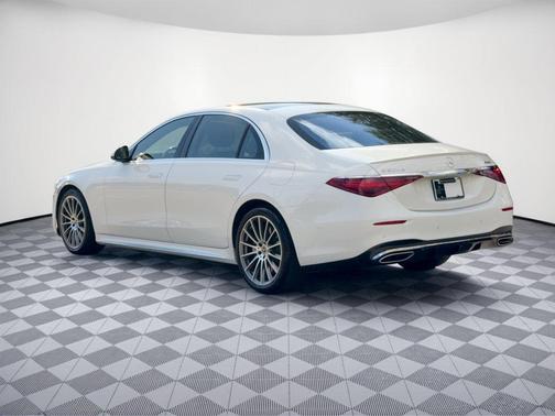 MANUFAKTUR Moonlight White Metallic 2025 Mercedes-Benz S-Class S 580e 4MATIC