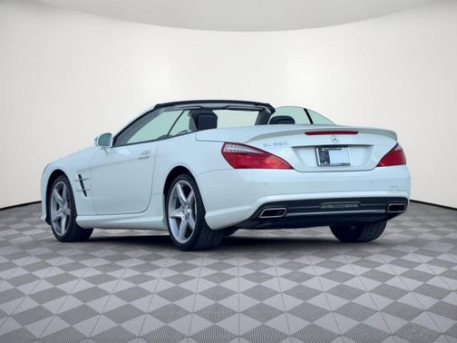 Diamond White Metallic 2013 Mercedes-Benz SL-Class SL 550