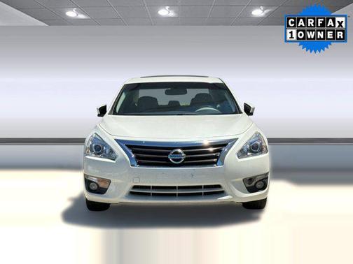 Pearl White 2015 Nissan Altima 2.5 SV