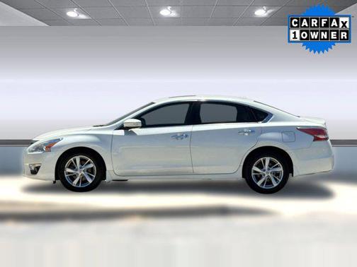Pearl White 2015 Nissan Altima 2.5 SV