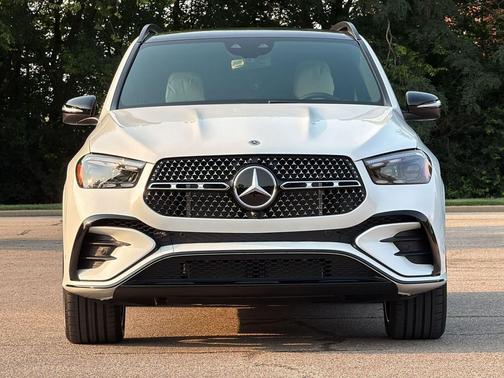 MANUFAKTUR Moonlight White Metallic 2026 Mercedes-Benz GLE 580 4MATIC