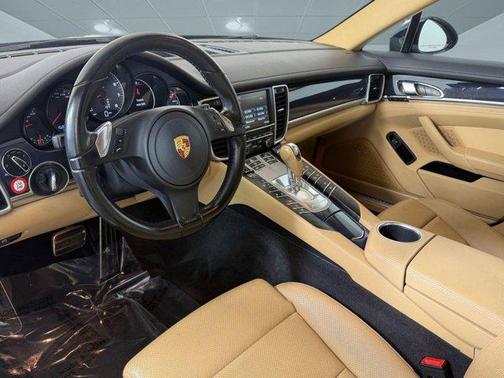2016 Porsche Panamera 4 Edition