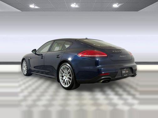 2016 Porsche Panamera 4 Edition