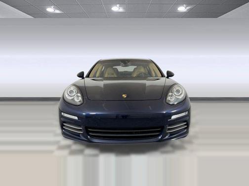 2016 Porsche Panamera 4 Edition