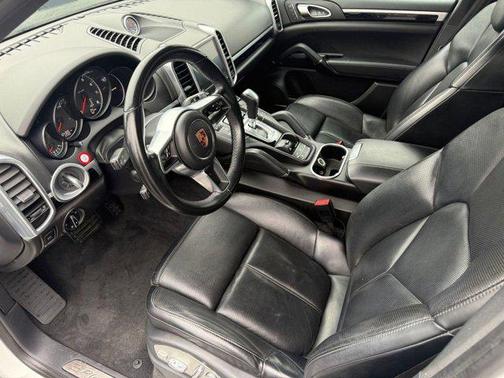 2017 Porsche Cayenne Platinum Edition