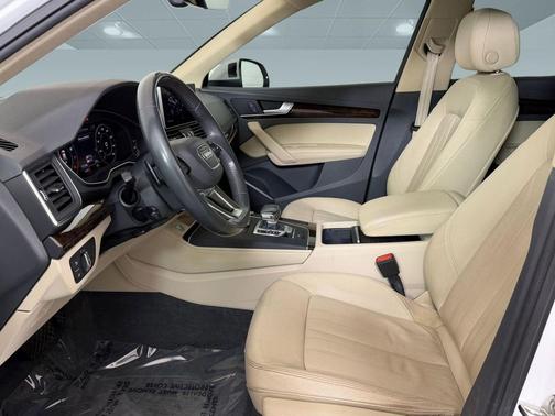 Ibis White 2019 Audi Q5 2.0T Premium Plus