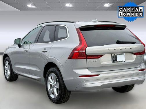 2022 Volvo XC60 B5 Momentum