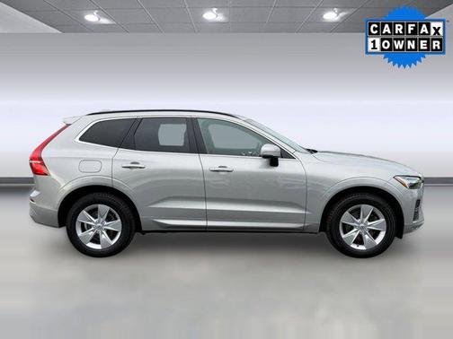 2022 Volvo XC60 B5 Momentum