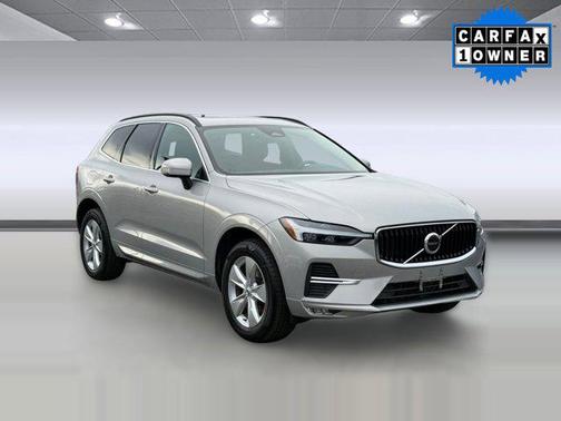 2022 Volvo XC60 B5 Momentum