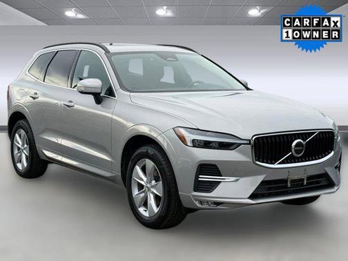 2022 Volvo XC60 B5 Momentum