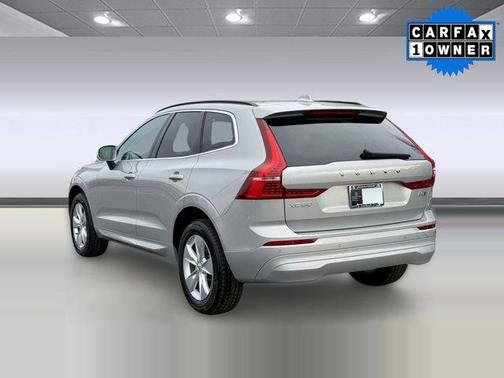2022 Volvo XC60 B5 Momentum