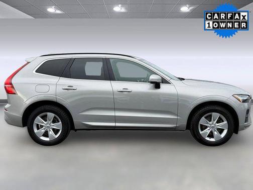 2022 Volvo XC60 B5 Momentum
