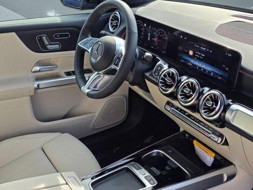 Night Black 2026 Mercedes-Benz GLB 250 4MATIC